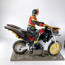 【ジャンク】BANDAI TAIYO 1/8スケール R/C 仮面ライダークウガ ビートチェイサー2000 フィギュア_画像4