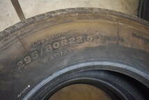 送料無料 295/80R22.5 BRIDGESTONE R225 FOR BUS USE 2020年製 2本 セット 残り溝 11mm以上_画像4