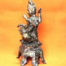 彩]　仏像　6本の腕の坐像　鉄製　六臂　仏教美術　高さ約：23ｃｍ　緑錆／ブロンズ風　重さ：1.8キロ_画像7