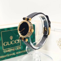 美品 グッチ GUCCI レディース 腕時計 クォーツ 黒文字盤 ブラック シェリー ゴールド スイス製 イタリア ミラノ GUCCI購入 ギャランティ付_画像3