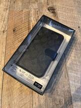 新品 COACH iPhone13 mini 手帳型カバー シグネチャー　ブラック_画像2