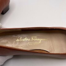 １円～　A-3　Salvatore Ferragamo フェラガモ　ヴァラ　パンプス　リボン　サイズ5.5　24cm　ブラウン　ゴールド　レザー　_画像7