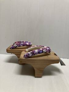 ●お買い得！日田下駄　一本歯　日本製　焼き杉の台にかわいい紫の花柄の鼻緒　体幹トレーニングにも最適！