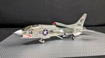 1/72 F-8E　クルセイダー　完成品　　アカデミー _画像3