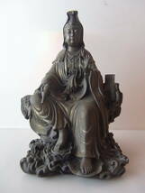 仏像 何かの神様 たぶん真鍮製 精巧に作られてます 重さ3.3kg 中古品 現状品_画像1