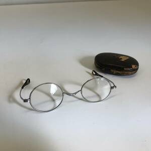 戦前 古い 折りたたみ眼鏡 めがね メガネ 折り畳み 金属 鼈甲 べっ甲 顔の横部分で留める 古物 古道具 時代物 アンティーク antique