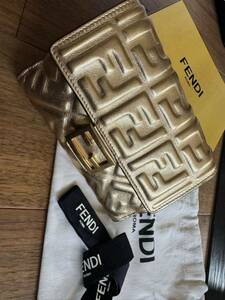 美品！　FENDI フェンディ ゴールド　二つ折財布　革財布　財布　送料込