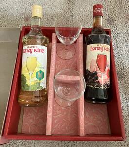 【古酒　未開栓】　HACHI HONEY WINE 甘味果実酒　白×1 赤×1 グラス2コ付き　セット　箱付　現状品