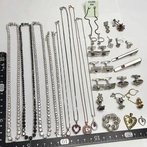 1円 豪華アクセサリーまとめ 大量セット CZ 人工石 エメラルド ルビー ガーネット他 ネックレス ブレスレット ブローチ タイピン 925刻印等