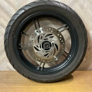 【Ｏ01-50】ホンダ PCX125 JF28 フロントホイール タイヤ付 振れなし 動作確認済み 純正部品の画像1