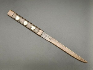 日本刀装具　小柄　三つ葵の図　家紋　銅製　刀刃なし　絵金銀　刀剣美術　刀装具　武道具　居合　