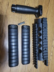 124・マルイ電動MP5 (ver2)　RASハンドガード＆フォアグリップ＆レイルカバー×２＆ロックピン　中古品