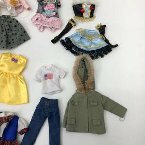 リカちゃん 洋服 家具 小物 まとめ セット 机 イス 鳥籠 アリス調 ワンピース ドレス 靴 バッグ 化粧道具 ミニー お弁当 等 24031301の画像4