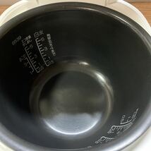 ZOJIRUSHI/象印 炊飯器 NP-XB10 2021年製 通電確認済 IH炊飯ジャー 5.5合炊き 豪熱沸とうIH ホワイト キッチン用品 家電 中古 (石736_画像7