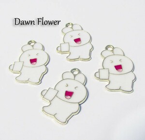 【D-0338】5pcs　乾杯するウサギ　24×20mm　ホワイト　チャーム　ハンドメイドパーツ