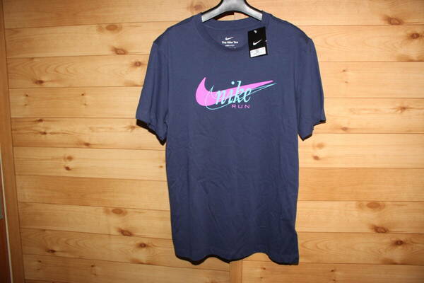 未使用ナイキNIKE　メンズM　紺　ドライフィット ランニング半袖Tシャツ 筆記体ロゴ　FD0125　送料無料即決