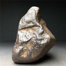 隕石・鉄隕石・磁石にくっつく・原石　マダガスカル　重さ約3899グラム_画像1