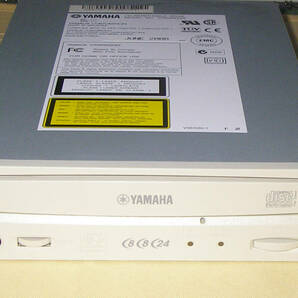 ★YAMAHA CRW8824S SCSI 50 Pin CD-REWRITABLE DRIVE★OK!!★MADE in JAPAN★の画像1