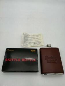 y2539 サントリー 角瓶党 スキットルボトル SUNTORY SKITTLES BOTTLE ステンレス ウイスキー アルコール レザー ブランデー 携帯用容器