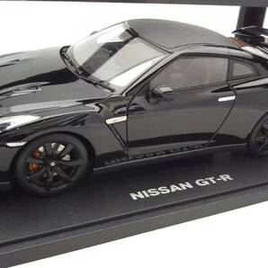 AUTOart MILLENNIUM NISSAN GT-R (R35) SUPER BLACK (NISSAN OPTIONAL MATT BLACK WHEEL)の画像3