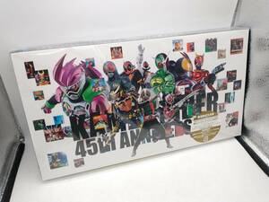 (特撮) CD 仮面ライダー生誕45周年記念 昭和ライダー&平成ライダーTV主題歌CD3枚組(数量限定)玩具付(ピンバッジ「28体ライダー」)