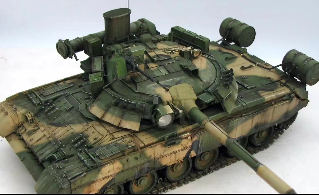 1/35 ロシア軍 T-80U 主力戦車 組立塗装済完成品, プラモデル, 戦車, 軍用車両, 完成品