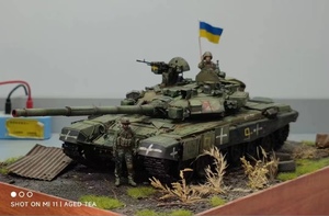 Art hand Auction 1/35 Ukrainian army T-90A main battle tank assembled and painted finished product, plastic model, tank, military vehicle, Finished product