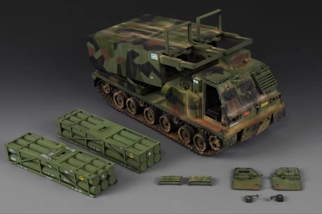 1/35 Norwegische Armee M270/A1 MLRS Mehrfachraketenwerfer Zusammengebautes und lackiertes Fertigprodukt, Plastikmodelle, Panzer, Militärfahrzeuge, Fertiges Produkt