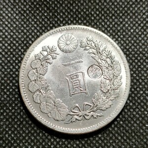 2504　日本古銭　丸銀一圓銀貨　明治8年　39mm　コイン