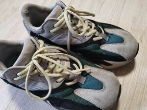 イージーブースト ウェーブランナー adidas YEEZY Boost 700