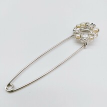 【美品】SWAROVSKI スワロフスキー ブローチ シルバー色 アクセサリー 箱付き ヴィンテージ レトロ ゴージャス コサージュ 花 クローバー_画像2