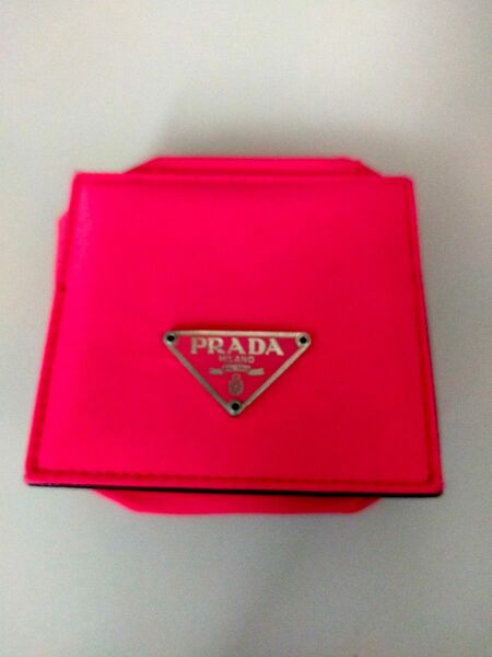 PRADA コインケース (ピンク)