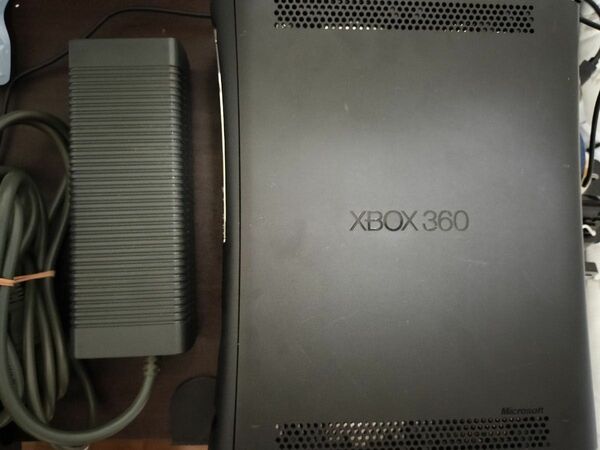 MS Xbox360 本体と電源ケーブルのみ ゲーム機