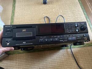 * sound kichi parent .. treasure?SONY DAT deck DTC-A8 used junk treatment!( exhibit writings . reference please.)*