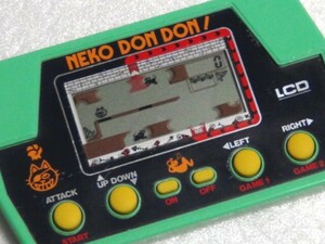  repeated price decline takatokTAKATOKU NEKO DON DON! cat Don Don cat made in Japan lsi lcd surface white punch mouse retro Vintage electron game operation OK!