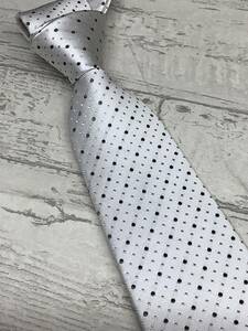 新品未使用　日本製ロングサイズ　シルバータイ　礼装ネクタイ　シルク100%フォーマルタイ　シルバー　白　ポケットチーフ付き　ドット柄
