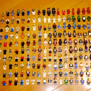 【中古・ジャンク】LEGO ミニフィグ約685g 約200個 1円スタート 大量 ニンジャゴー NINJYA GO の画像1