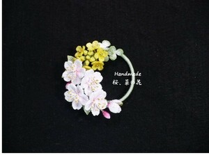 Handmade ◆ お花のリースブローチ ◆ 桜と菜の花 ◆ レース編み