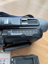 SONY ソニービデオカメラ CCD-TRV92 Hi8 バッテリー 充電器 IFT-R90 付き ジャンク_画像4