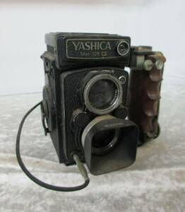 T2-70　YASHICA(ヤシカ)　二眼レフ フィルムカメラ 【Mat-124 G】 Yashinon 1:2.8 f=80㎜ 1:3.5 f=80㎜　昭和レトロ　※現状品※