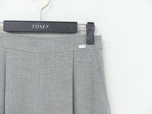 FOXEY ウォッシャブルワイドパンツ 38 ライトグレー トリアセテートBLEND ロゴプレート 裾スリット '21年2月DM掲載 41541_画像2