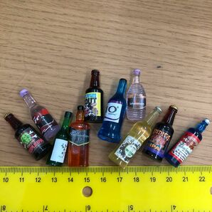 ミニチュア　洋酒ボトル　10本セット　ドール　フィギュア　ドールハウス　酒ボトル洋酒ボトルのミニチュア10個セットです。