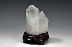 【鉱石】　水晶クラスター　台付　高さ：17cm　横幅：12cm　重量：1.9kg　●　パワーストーン　0103008-2