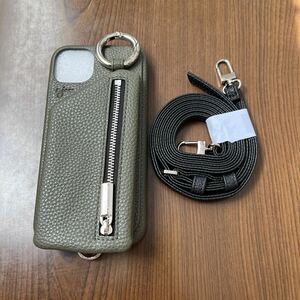 603p1613☆ ajew (エジュー) iPhone14Plus cadenas zipphone case shoulder (iPhone14Plus, OLV)