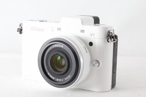 ◆超極上美品◆ニコン Nikon １ V1 薄型レンズキット ホワイト 付属品満載◇YM44099