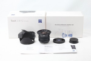 ◆新品同様◆カールツァイス Carl Zeiss Touit 12mm F2.8 フジフィルムX用 付属品完備 元箱◇M44117