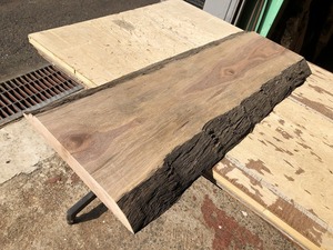 送料無料！【S533F】胡桃 660×200～260×30㎜ 板材 乾燥材 木工 DIY 材木 天然木 無垢材《銘木すずめや》