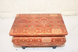  west . music box jue Reebok s] antique / music box gem box / west . woven / Madonna. neck decoration 