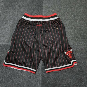 新品 NBA シカゴブルズ メッシュパンツ CHICAGO ショートパンツ 1997 Finals バスケットパンツ Short ブラック サイズLの画像2