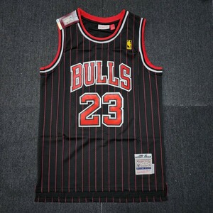 NBA　シカゴ・ブルズ　JORDAN選手　バスケットシャツ　ゲームシャツ　バスケットユニフォーム　サイズL　ブラック　刺繍　1996−97